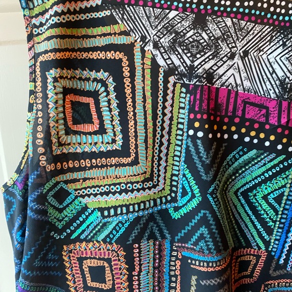 Multicolor Geometric Pattern Women's Top - Picture 5 of 5